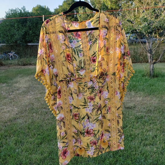 Floral yellow cover up - Picture 2 of 3